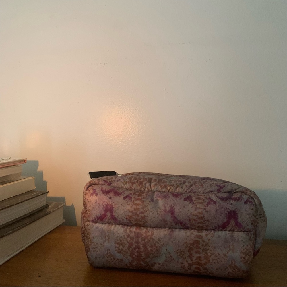 No 6 store puffy make up pouch
